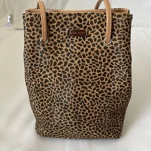 Nine West like new shoulder bag in animal print.